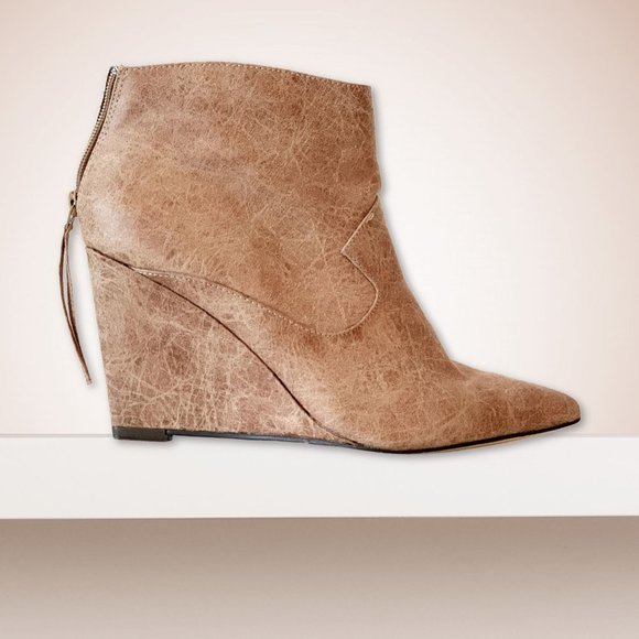 ⭐️❤️ MICHAEL ANTONIO Tan Wedge Booties - Picture 1 of 10